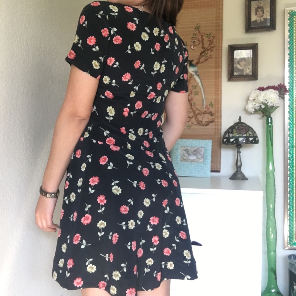 Unknown Brand Floral Print Dress Black, Cream, Red - Picture 2 of 8
